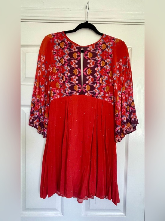 Ecote Dresses & Skirts - Ecote Red Floral Paneled Long Sleeve Dress